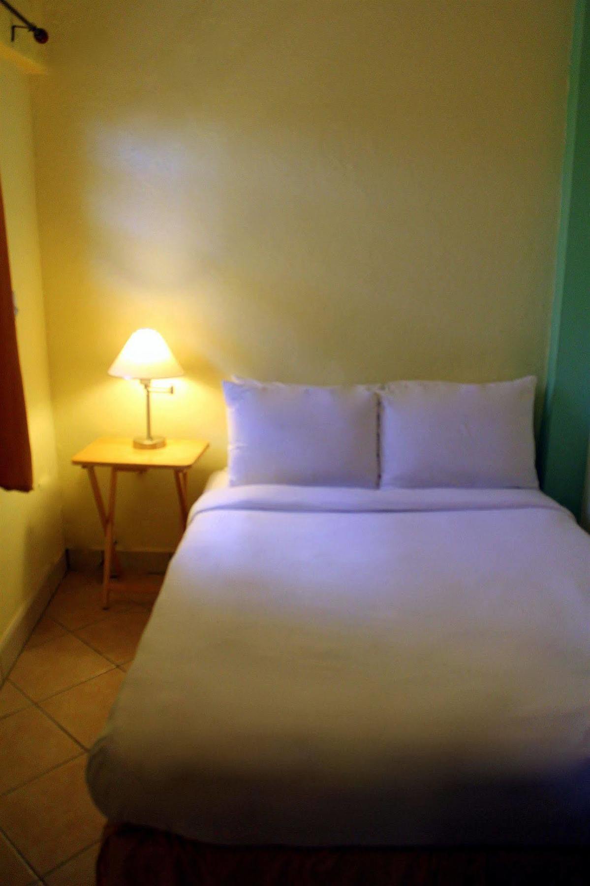 Azure Hotel And Art Studio Simpson Bay Buitenkant foto